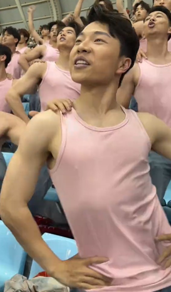 闽超第X轮：泉州主场2-0漳州 肌肉男团啦啦队抢镜