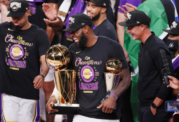 现役仅8人获FMVP,詹姆斯4次领跑,下一个会是谁